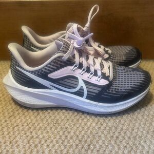 Nike Women's Black and Pink Sneakers